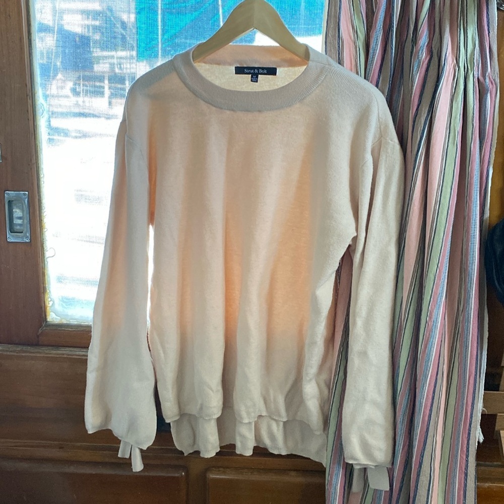 Strut & bolt blush pink sweater size medium